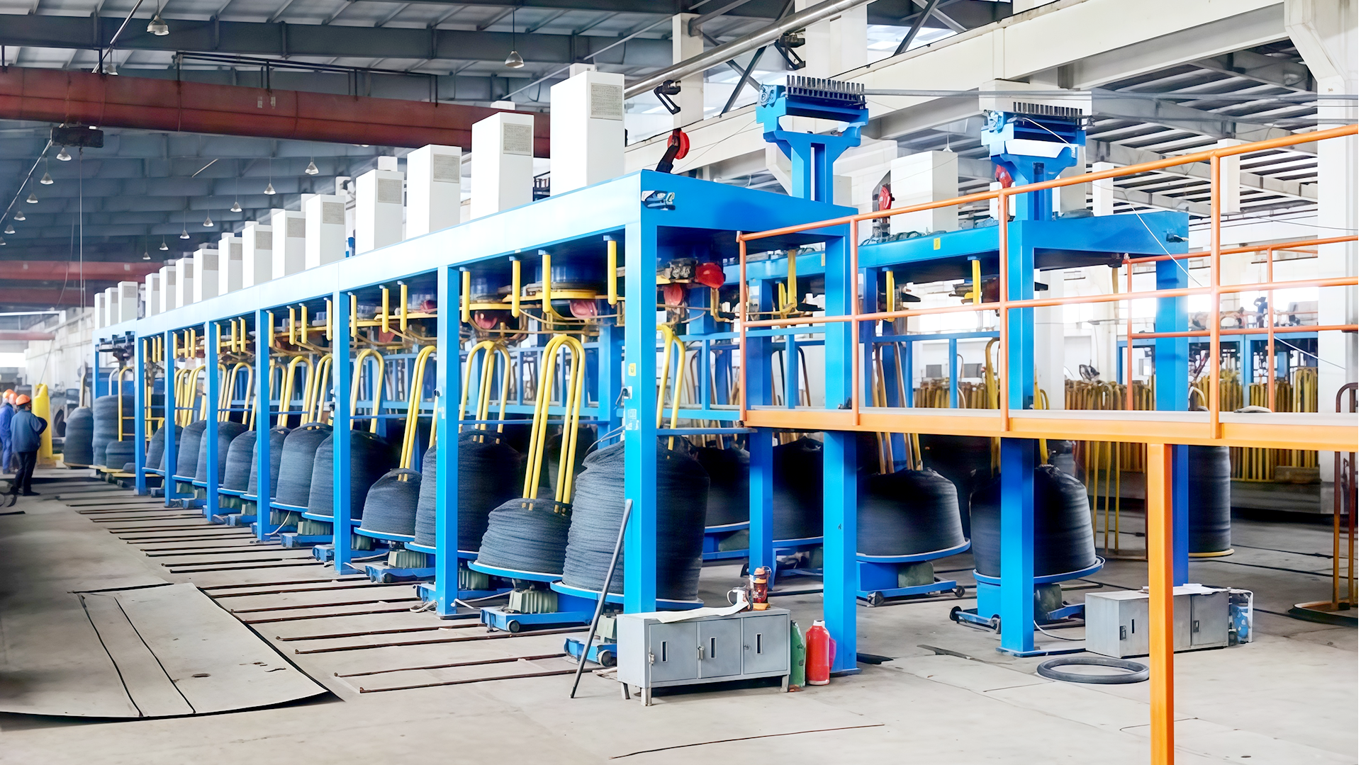 W jaki sposób nawijarka drutu zapewnia równomierne napięcie podczas procesu nawijania drutu?